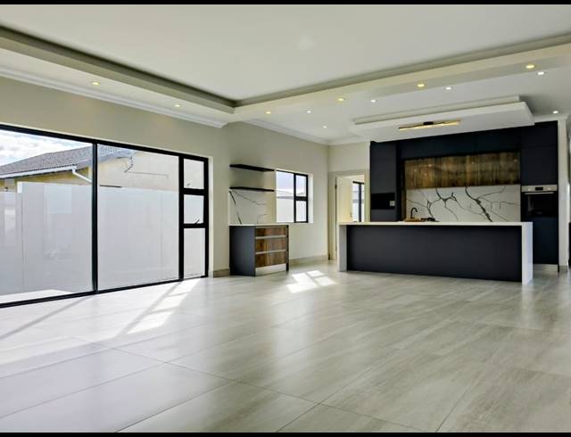 4 BEDROOM HOUSE FOR SALE IN FOUNTAINS ESTATE
